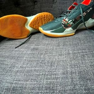 Basketball shoes size 13